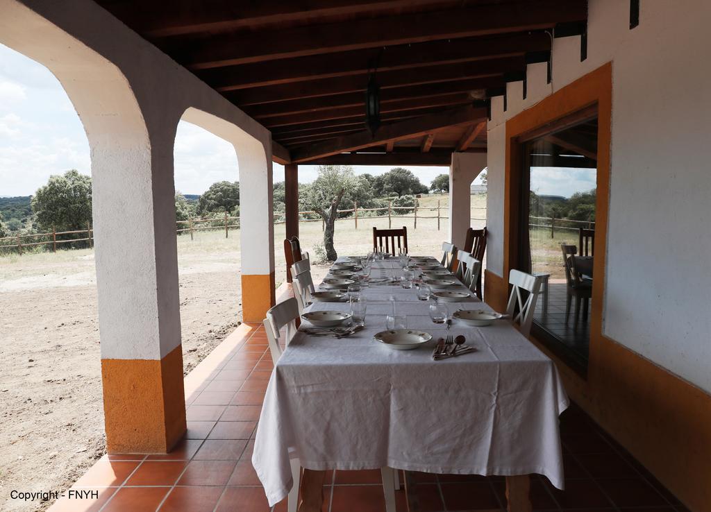 Eco-Lodge En La Reserva Privada Campanarios De Azaba - Proyecto De Conservacion Espeja Exterior photo