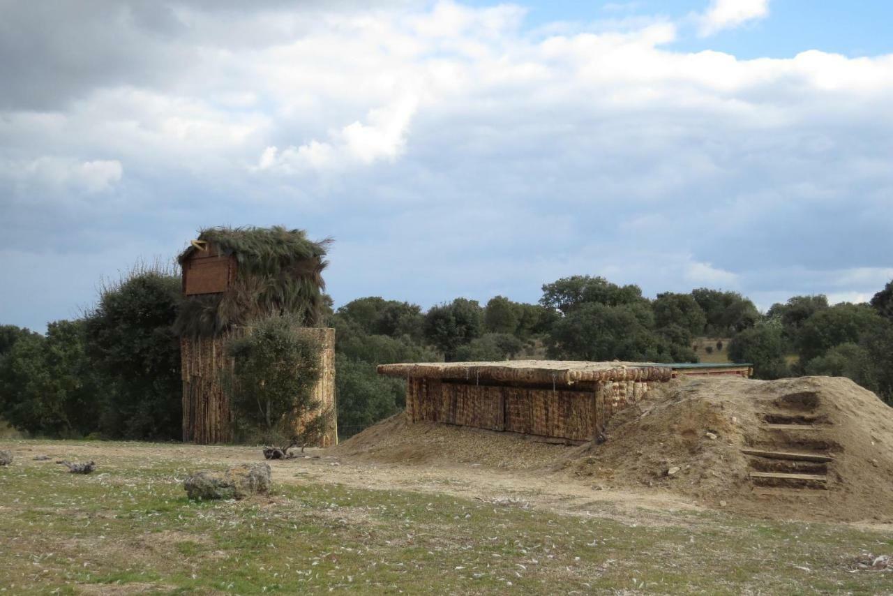 Eco-Lodge En La Reserva Privada Campanarios De Azaba - Proyecto De Conservacion Espeja Exterior photo